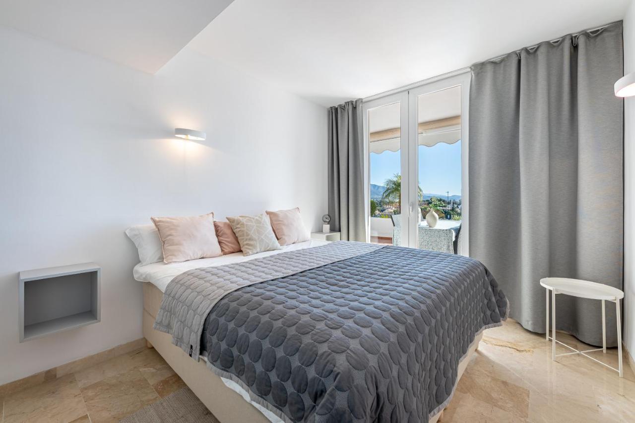 Apartment 2 Bedroom With Sea And Mountain Views, Pool Marbella
