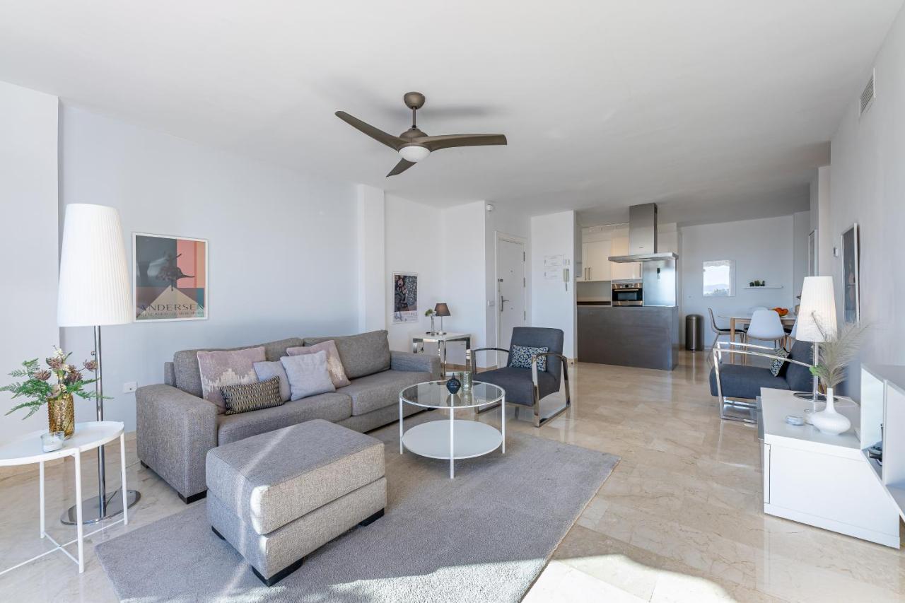 2 Bedroom With Sea And Mountain Views, Pool Apartment