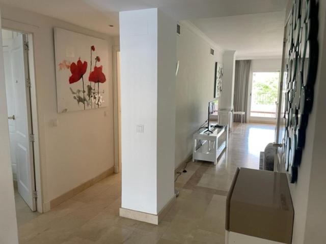 Beachside 3 Bedroom In La Gavia, San Pedro De Alcantara Appartement