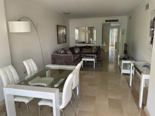 Beachside 3 Bedroom In La Gavia, San Pedro De Alcantara Appartement