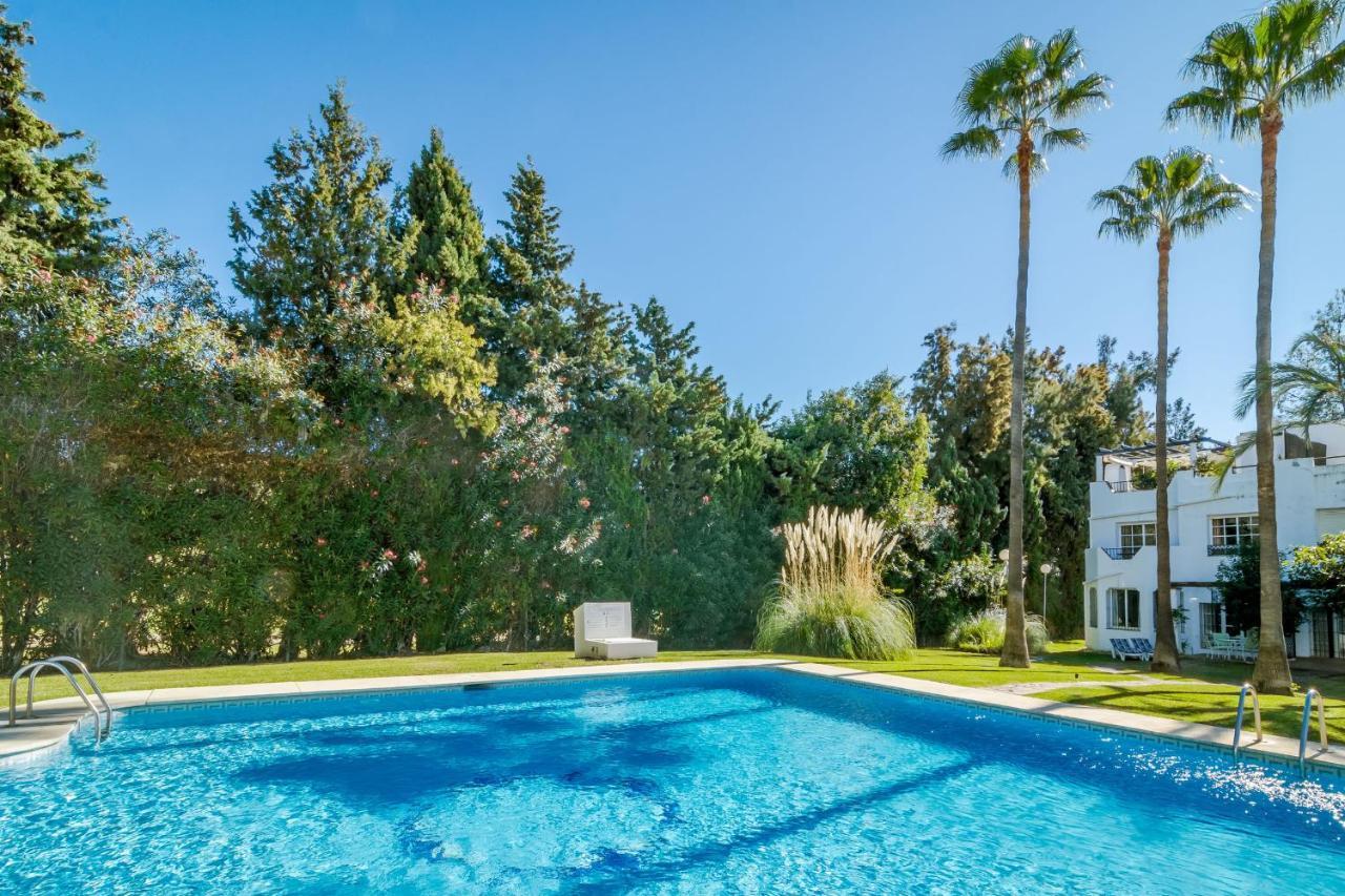 Tropical Getaway Townhouse In Nueva Andalucia Close To Los Naranjos Golf