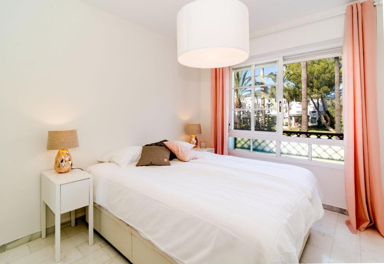 Tropical Getaway Townhouse In Nueva Andalucia Close To Los Naranjos Golf *