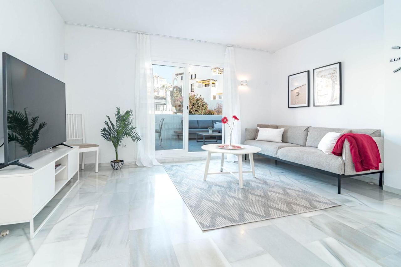 Captivating 2 Bedroom In Popular Nueva Andalucia Close To Centro Plaza *