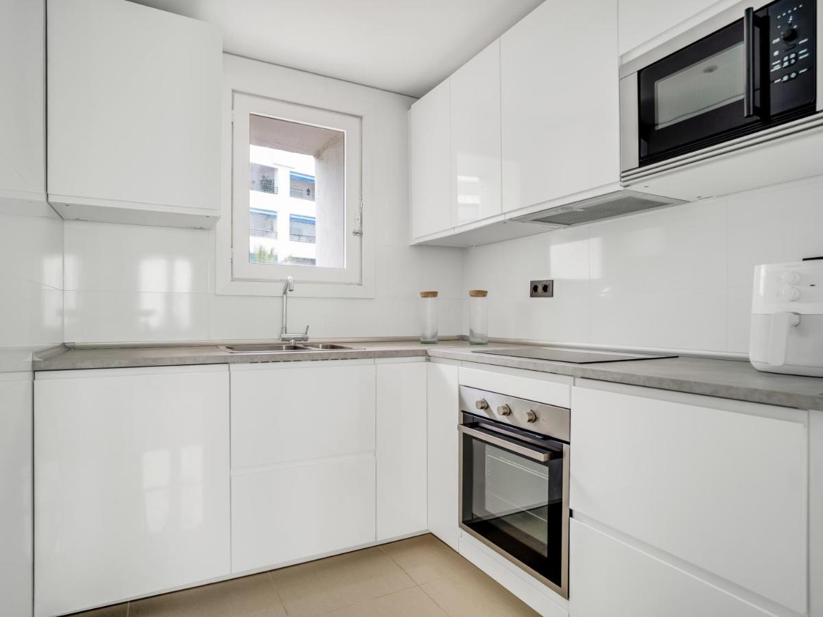 Sanders Sol 2 - Modern Two-bedroom In The Heart Of Puerto Banus Nightlife