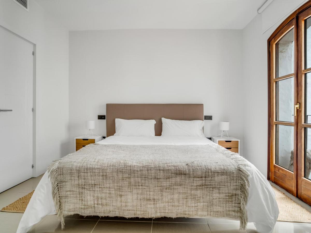 Sanders Sol 2 - Modern Two-bedroom In The Heart Of Puerto Banus Nightlife * Marbella
