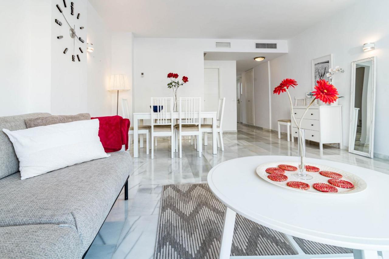 Captivating 2 Bedroom In Popular Nueva Andalucia Close To Centro Plaza Apartamento