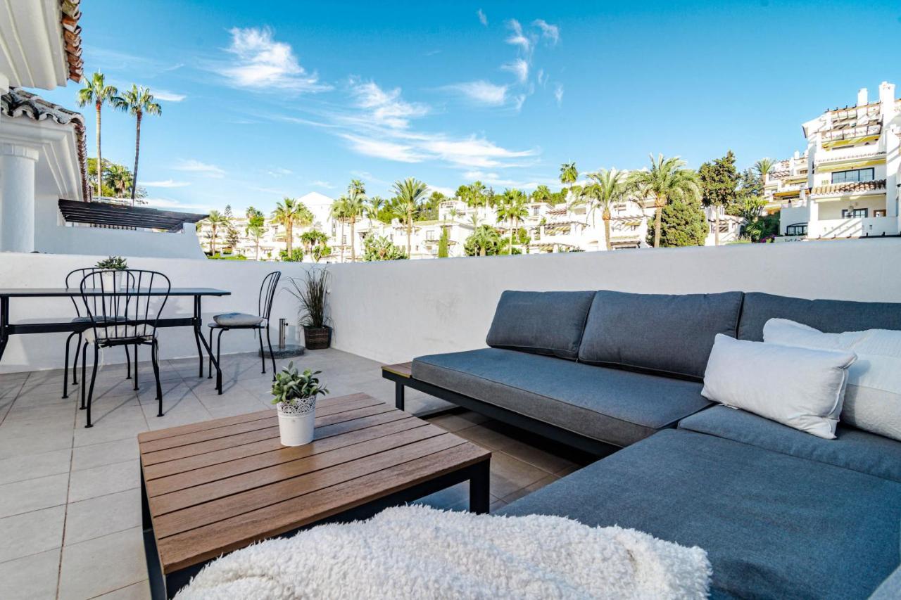 Captivating 2 Bedroom In Popular Nueva Andalucia Close To Centro Plaza Apartamento *