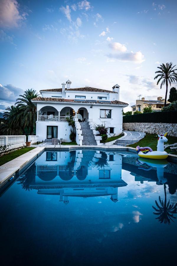 27 Nueva Andalucia Puerto Banus Villa *