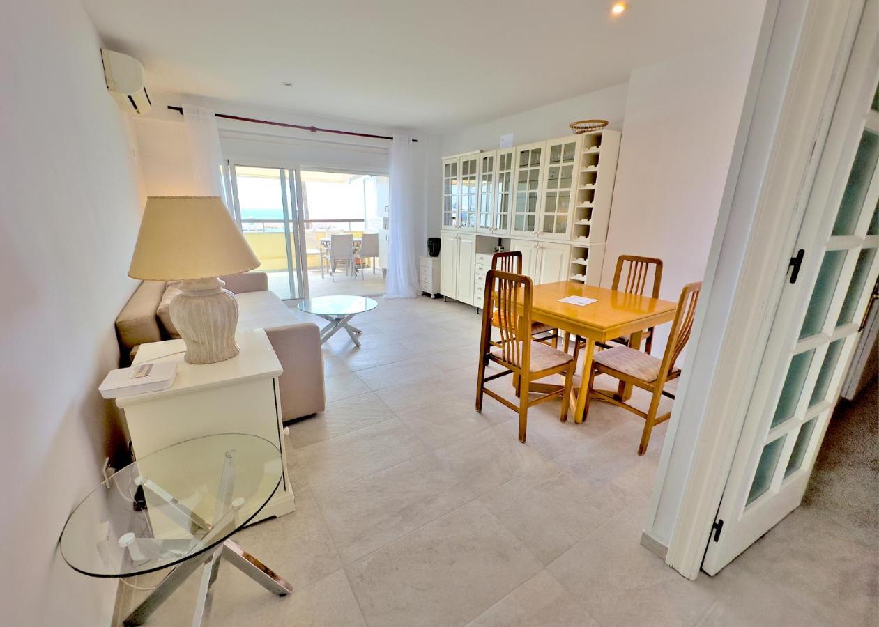 Amazing Sea Views Over Port Apartment