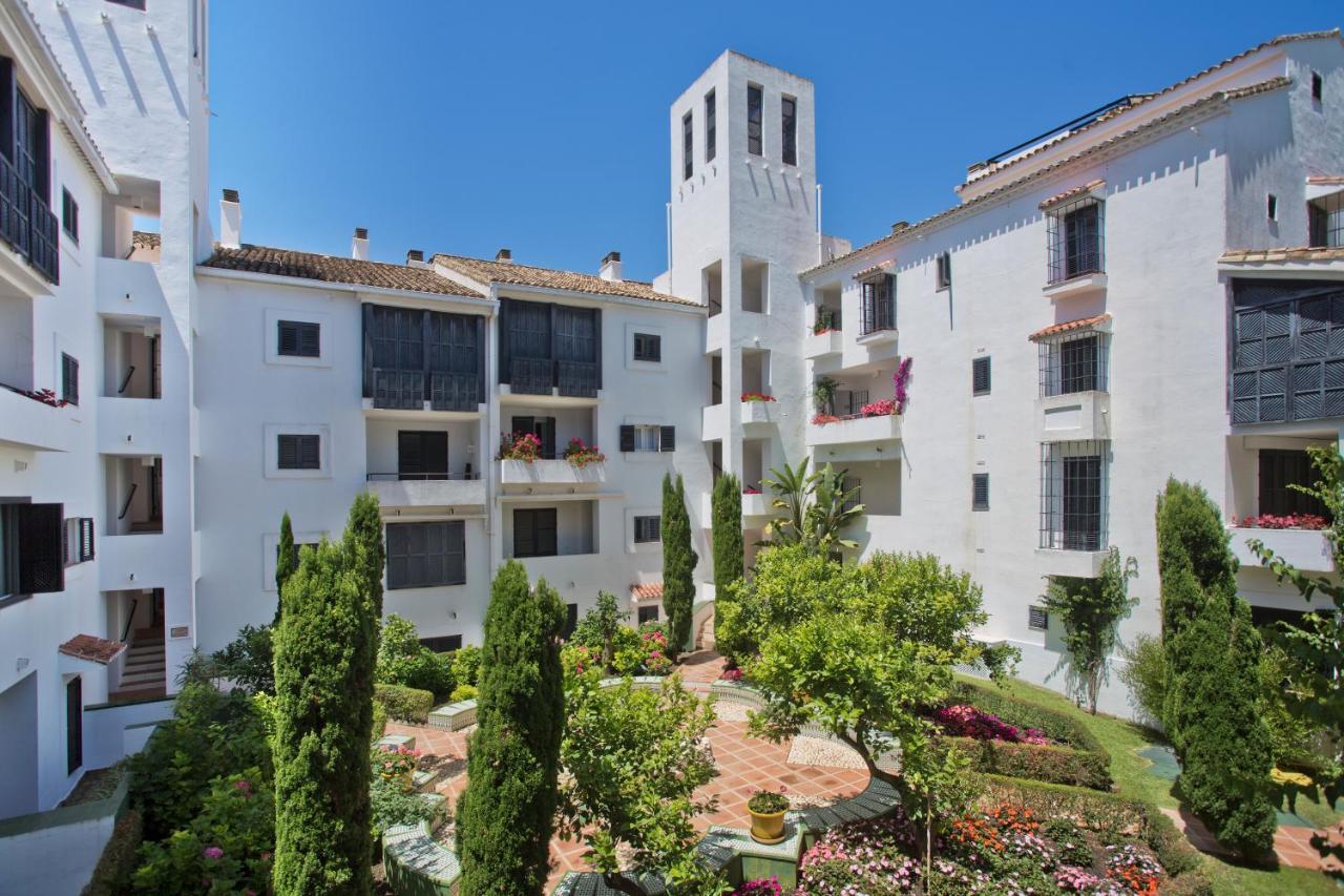 Apartment Beachfront Luxury Complex With Tropical Gardens & Pools