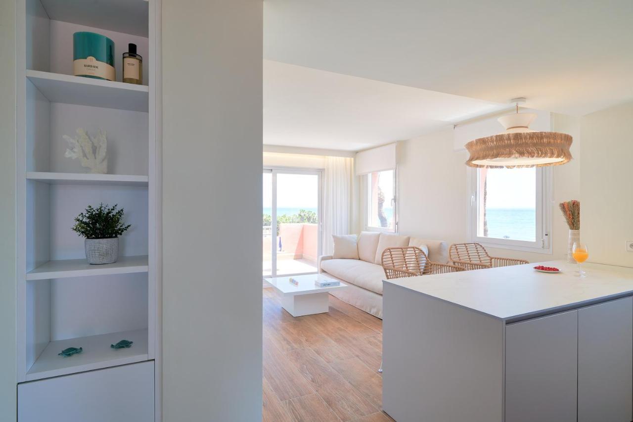 Sea Beachfront Apartment *