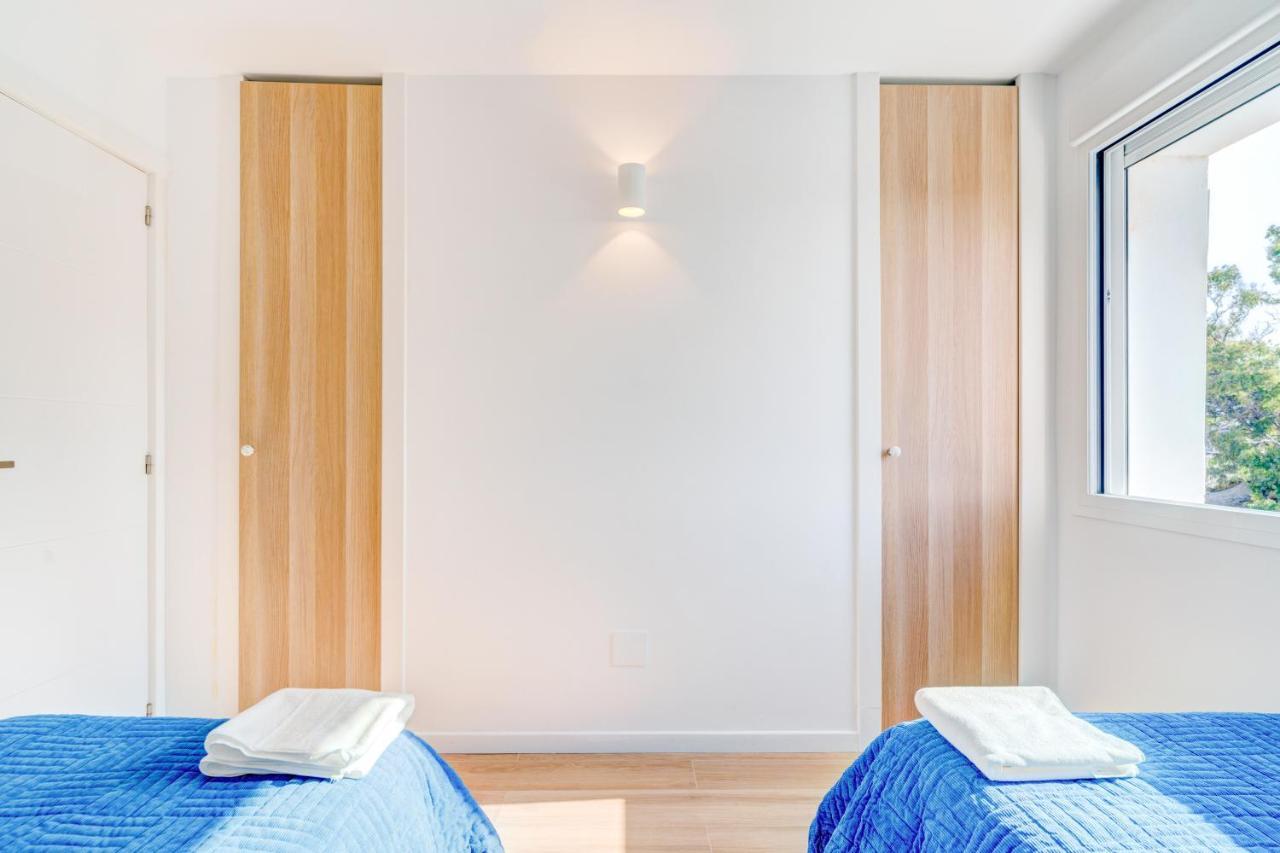 Front Flat With Sea Views