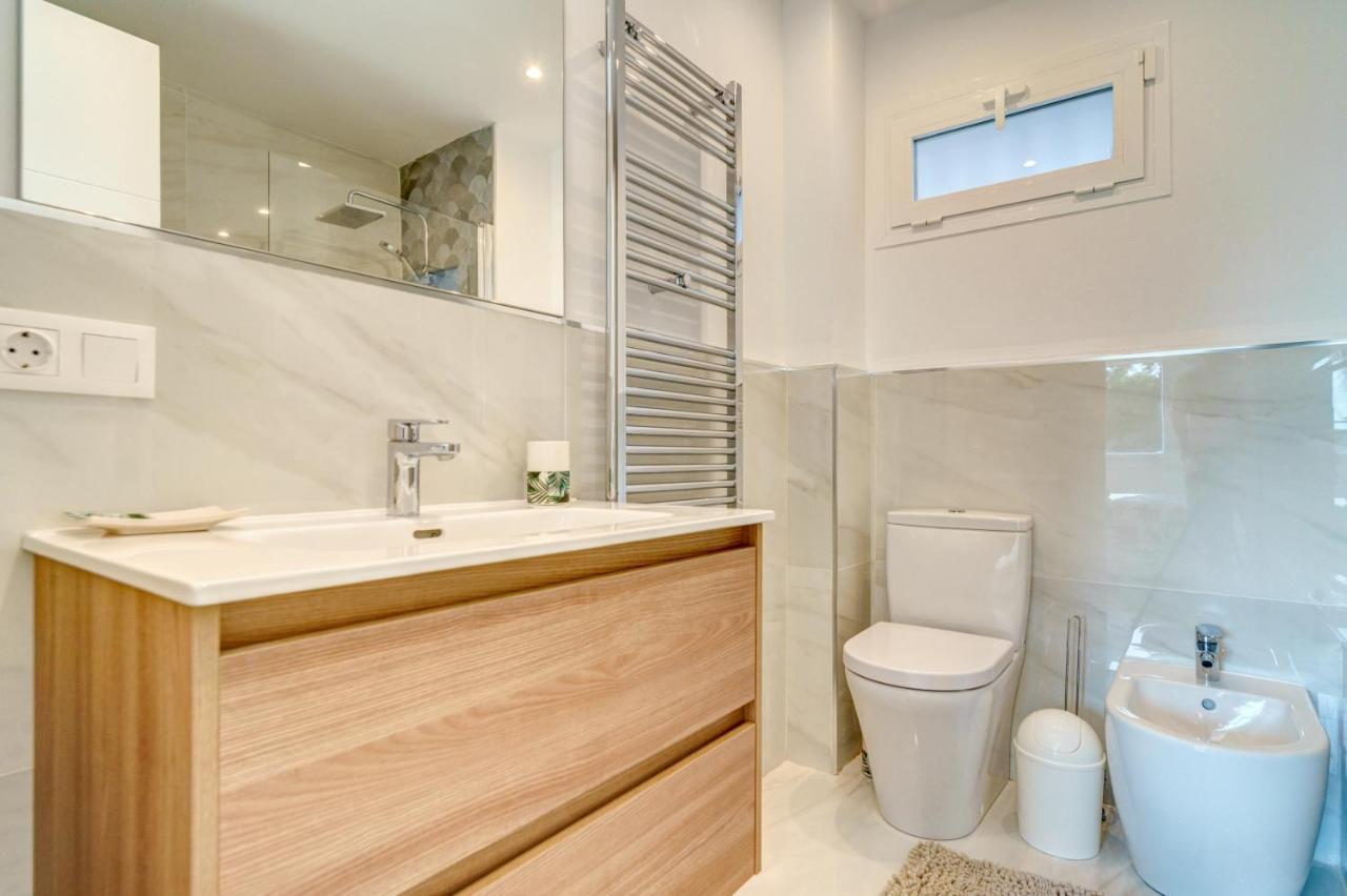Front Flat With Sea Views Marbella