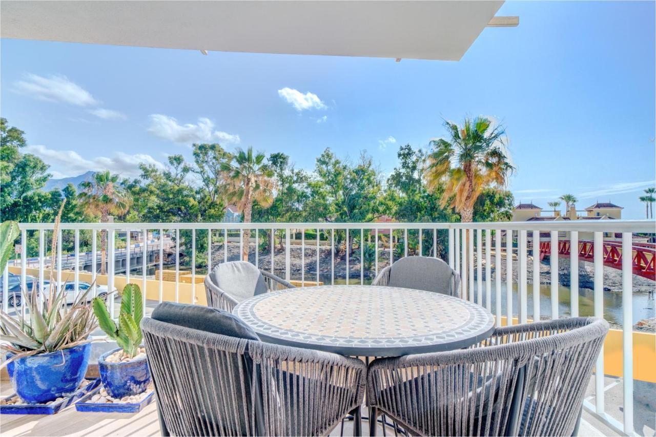 Front Flat With Sea Views * Marbella