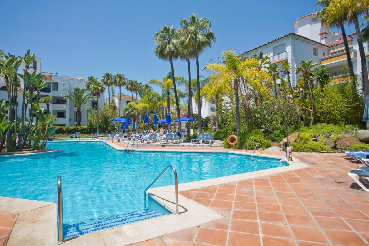 Beachfront Luxury Complex With Tropical Gardens & Pools Apartment