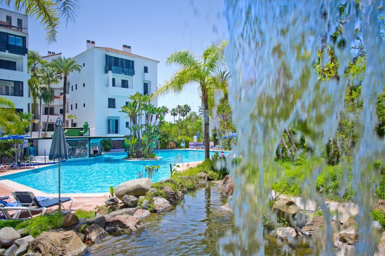 Beachfront Luxury Complex With Tropical Gardens & Pools *