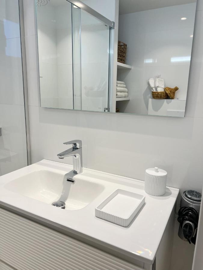 Modern New Apartment, Sea View And Private Parking Marbella