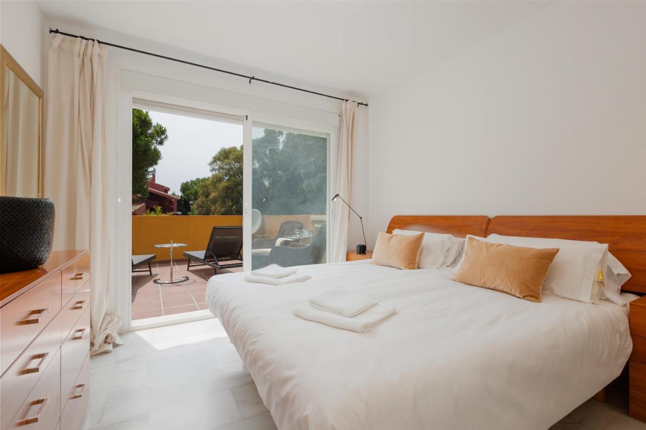Apartment, Close To Beaches, Restaurants And Supermarkets, In Urb. Park Beach, Elviria Apartment Marbella