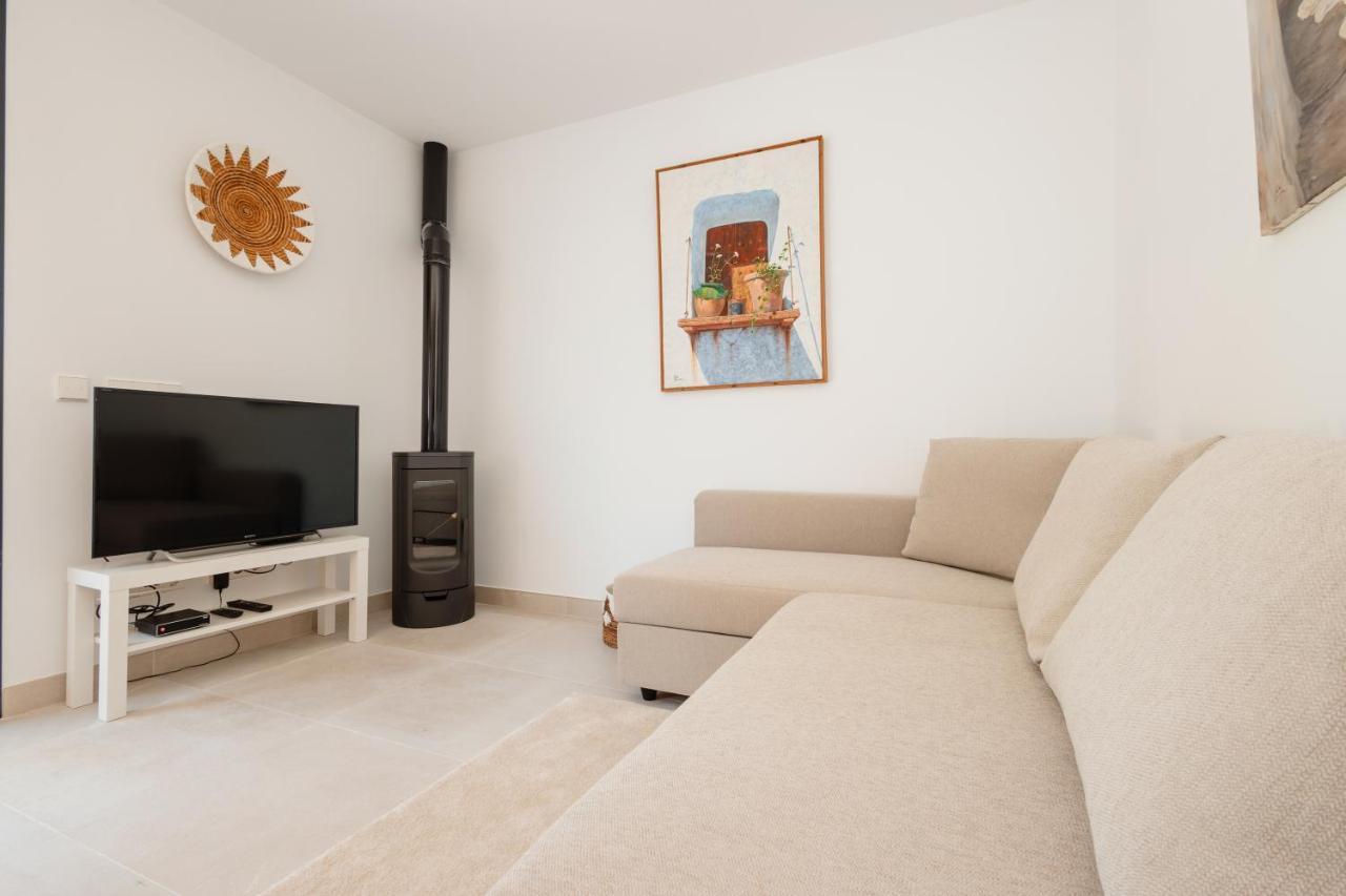 With Large Sunny Terrace, Costabella Ferienhaus Marbella