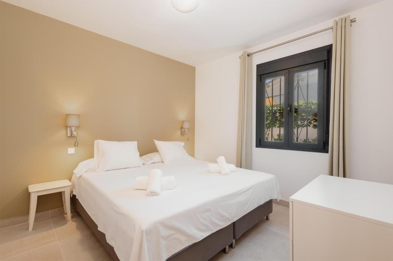 With Large Sunny Terrace, Costabella Ferienhaus *