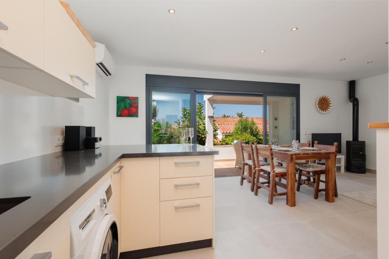 Ferienhaus With Large Sunny Terrace, Costabella Marbella