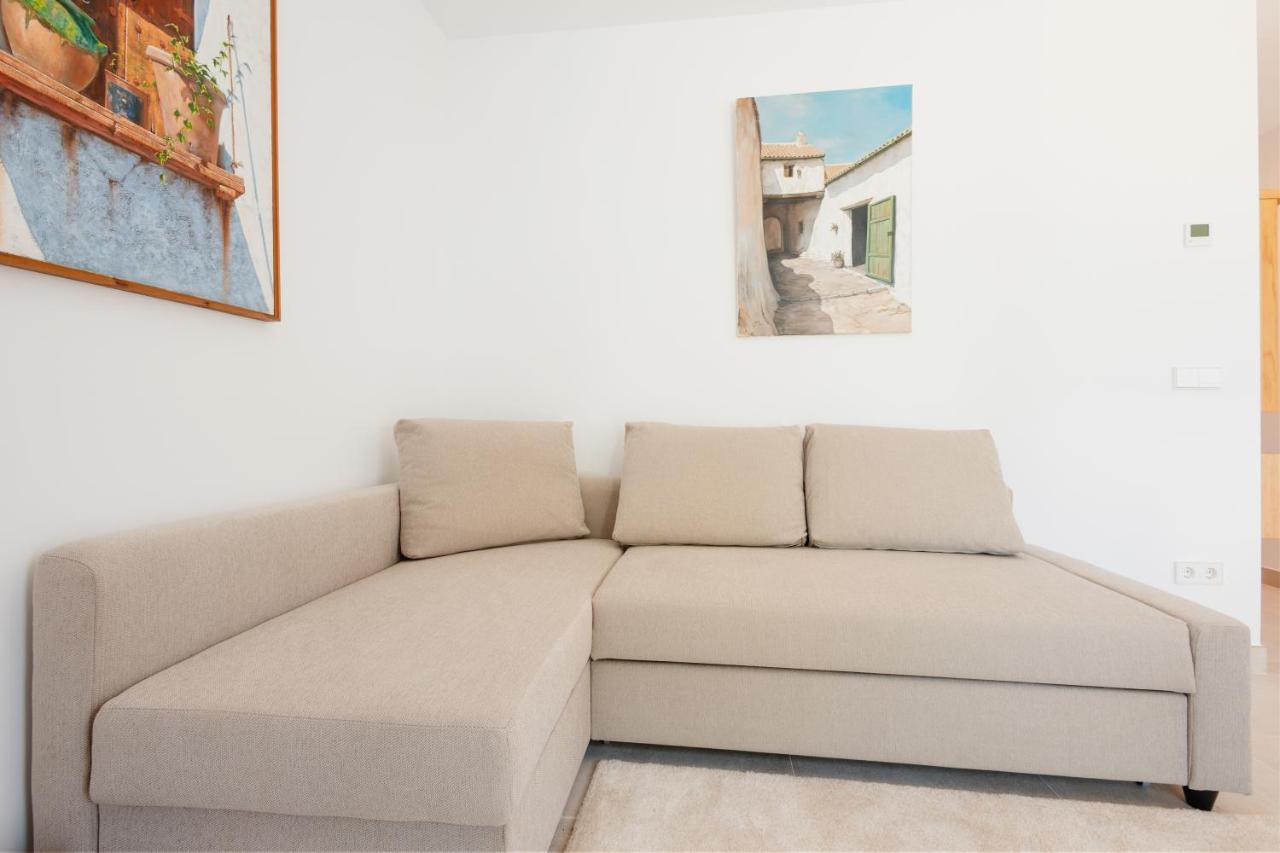 With Large Sunny Terrace, Costabella Ferienhaus Marbella