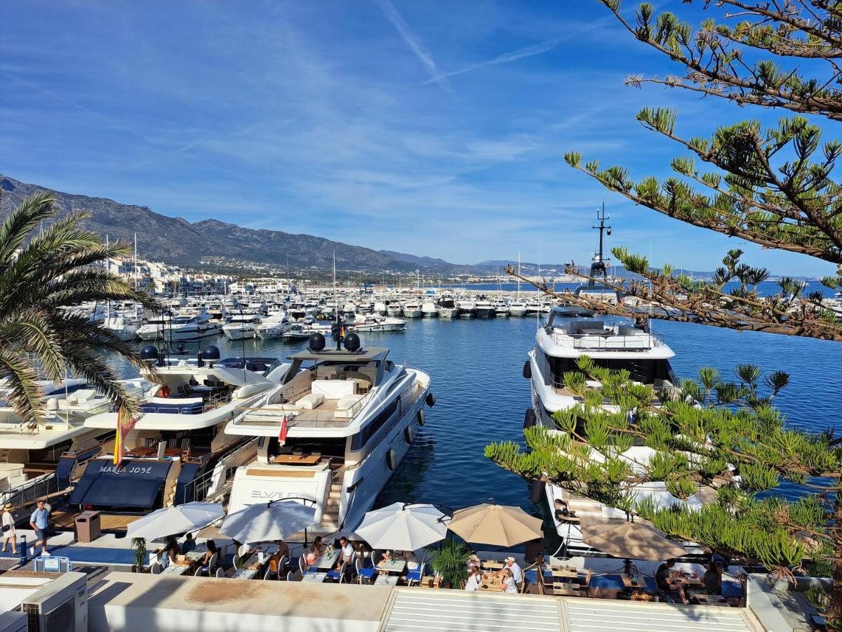 Private In Huge Penthouse 1st Line Puerto Banus, Incredible Views, Jacuzzis Homestay Marbella