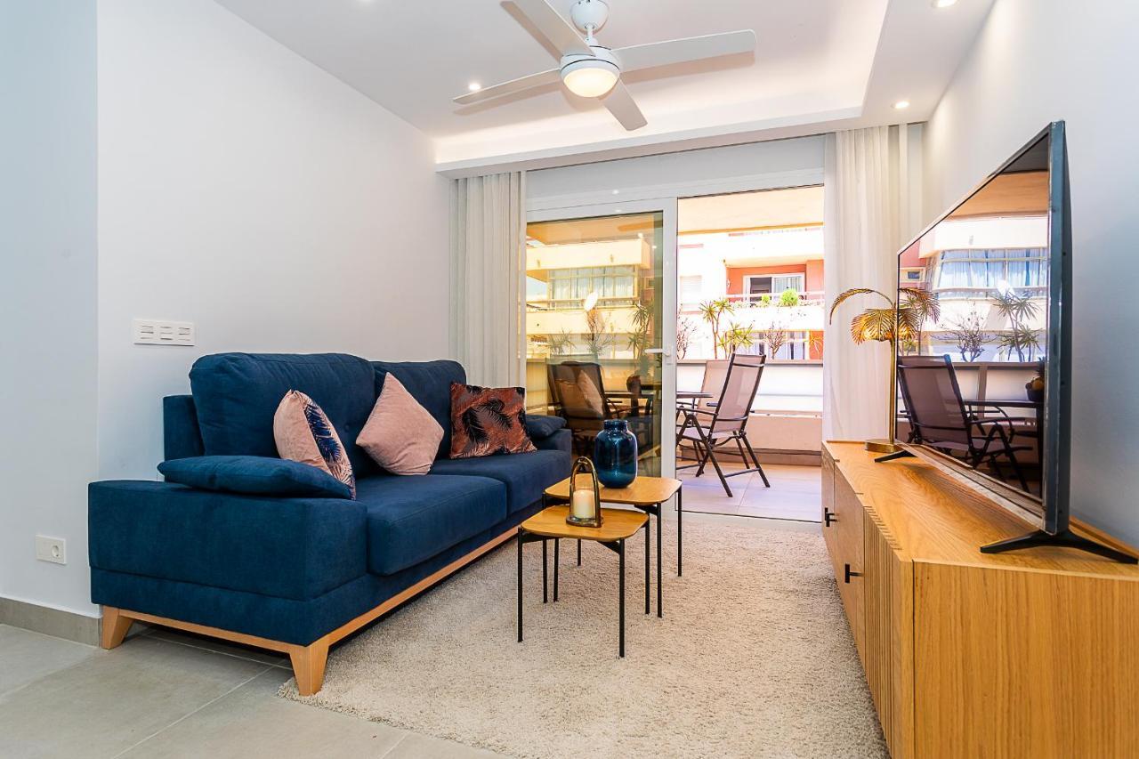 Sea Views In Heart Of By The Beach *