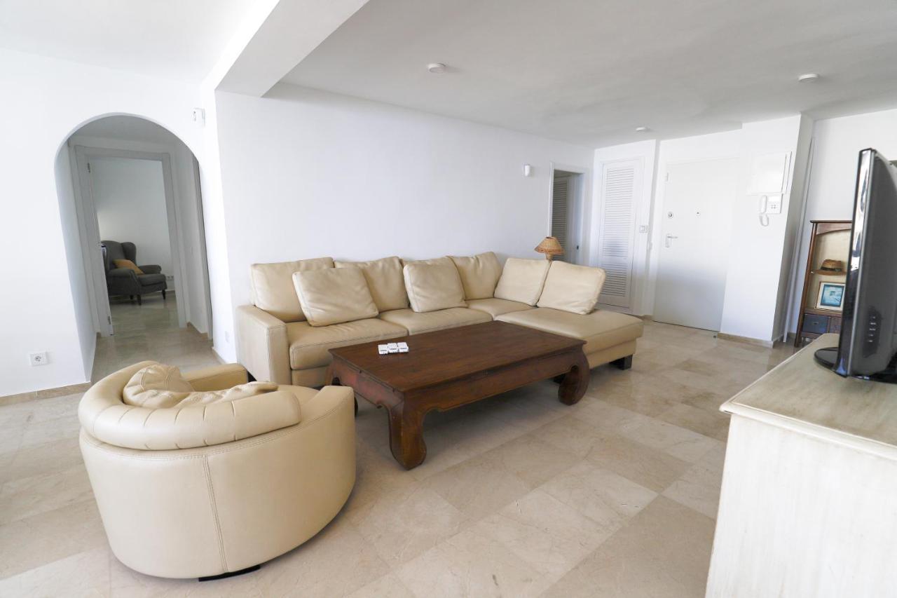 Apartment Centre Beachfront & Pool