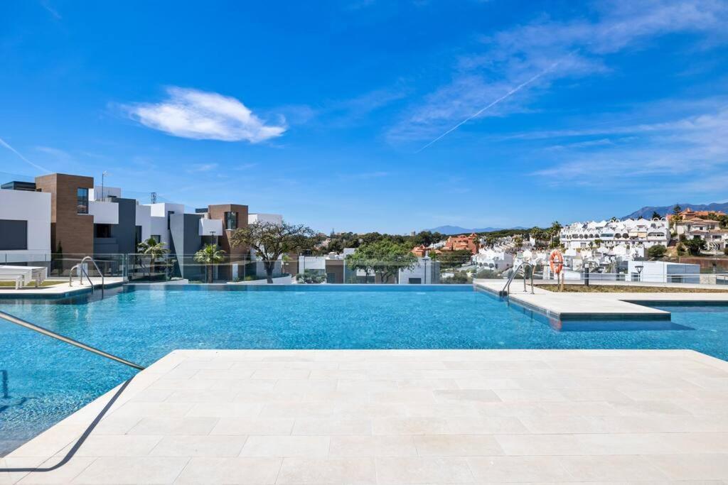 Apartment Luxury Next To Golf Course In Marbella
