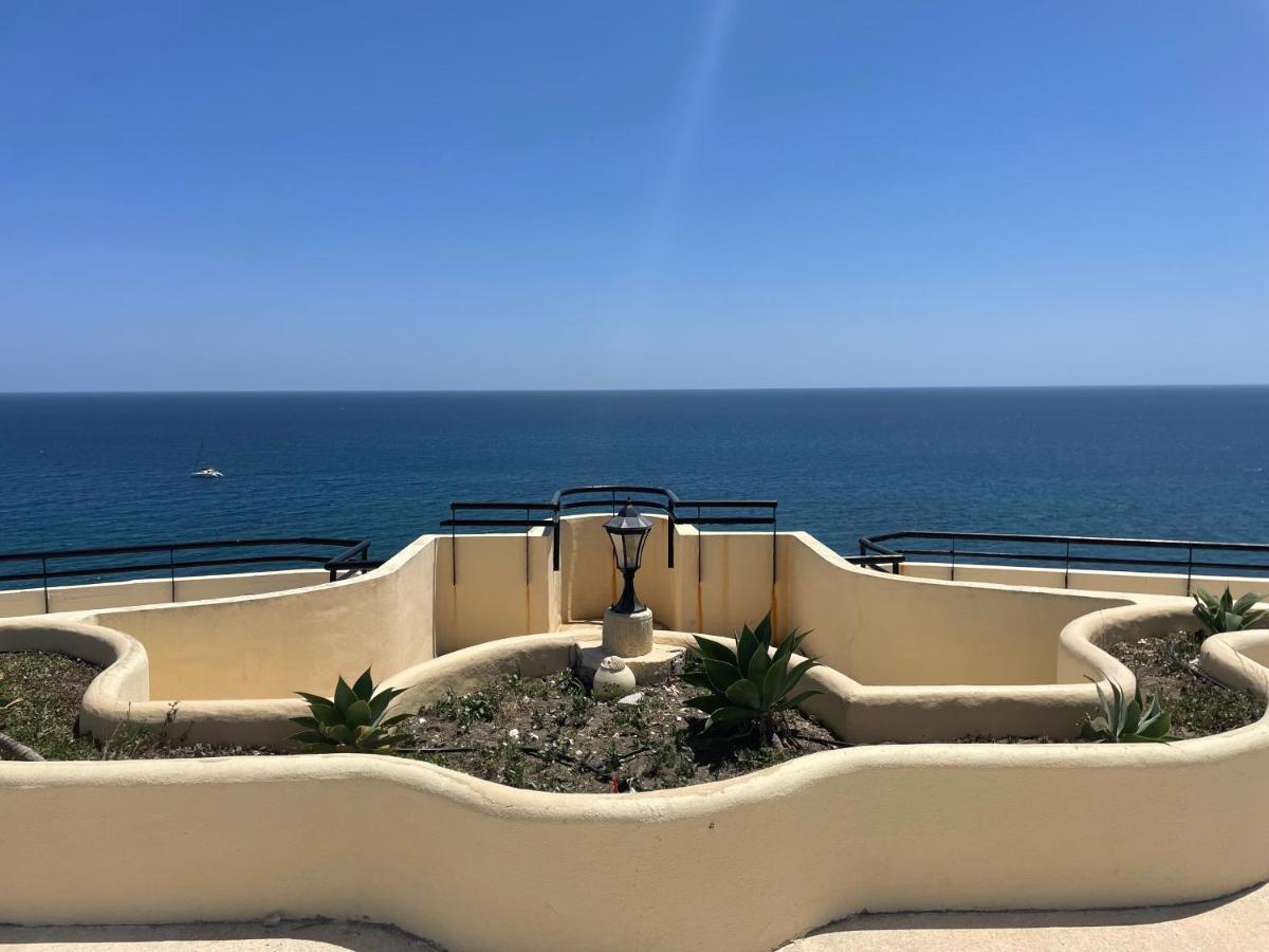 Centre Beachfront & Pool Apartment *