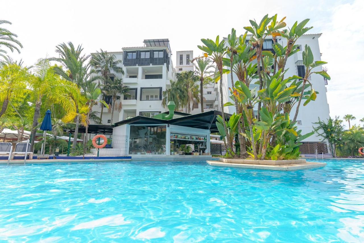 Apartment Beachfront Complex Jardines De Golondrinas Elviria Marbella