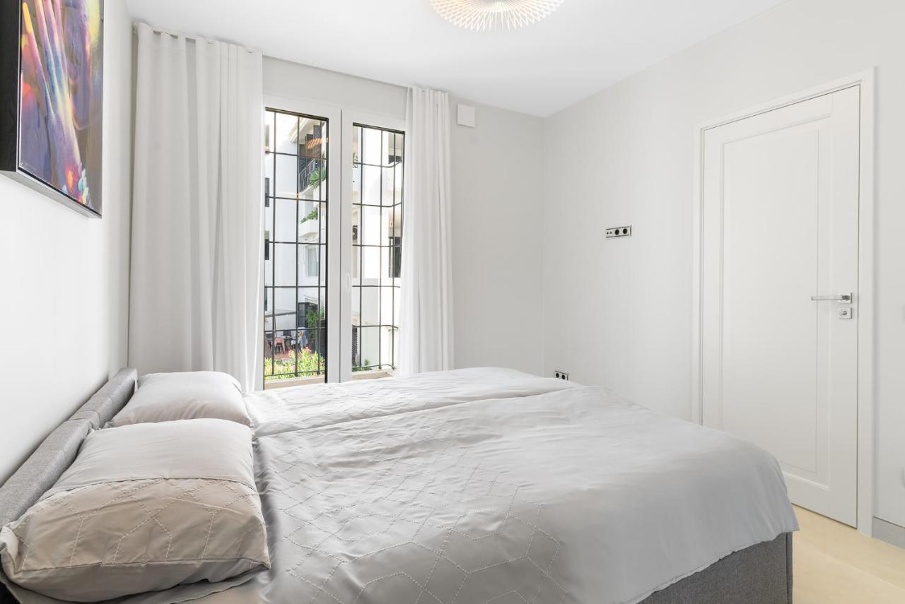 Beachfront Complex Jardines De Golondrinas Elviria Apartment Marbella