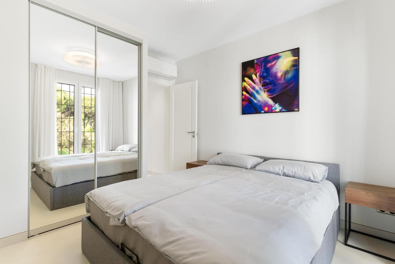 Beachfront Complex Jardines De Golondrinas Elviria Apartment