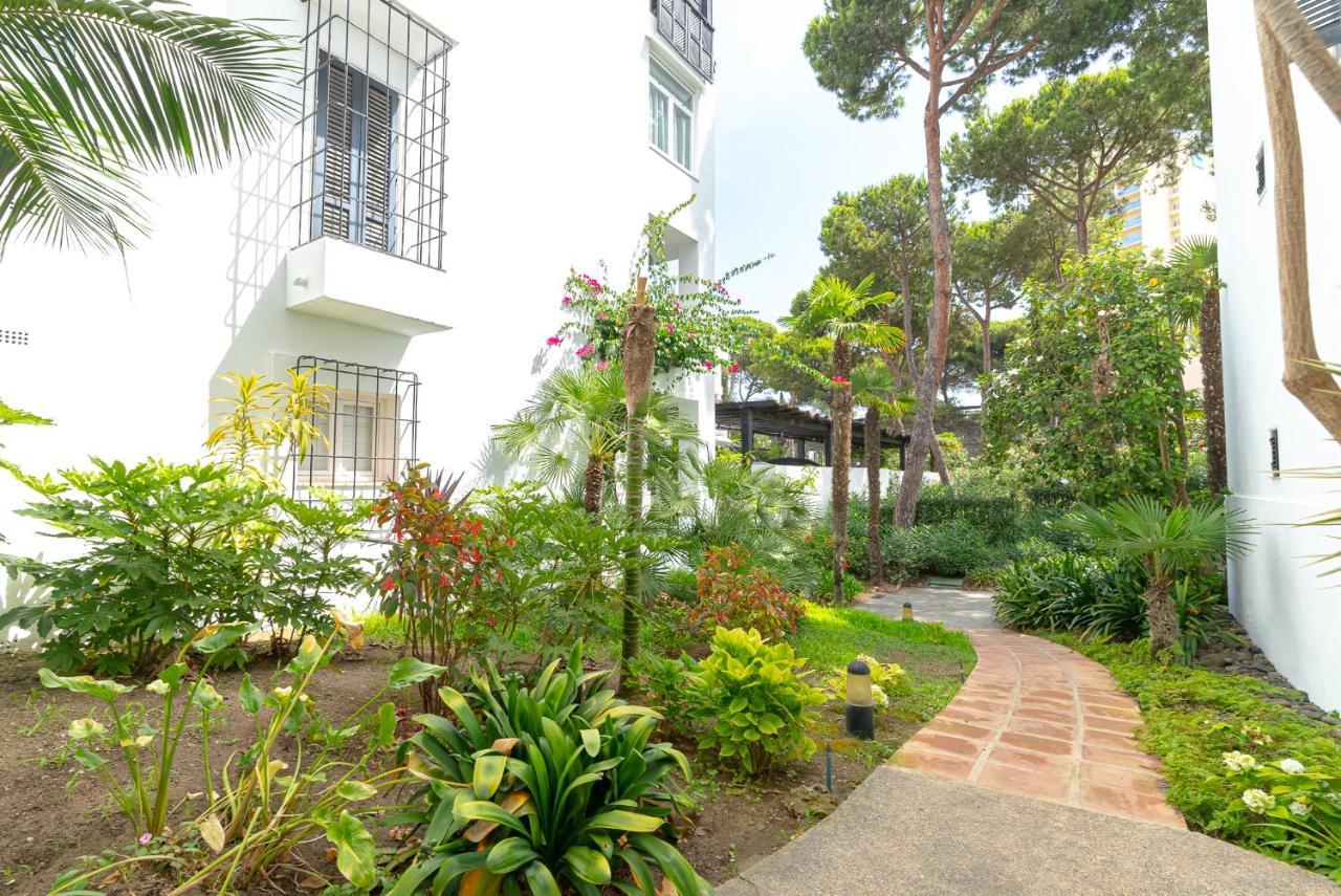 Apartment Beachfront Complex Jardines De Golondrinas Elviria *