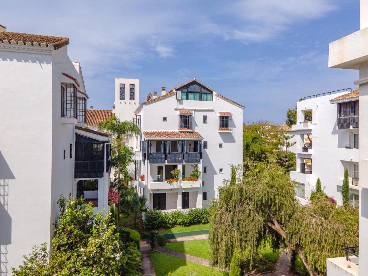 Apartment Beachfront Complex Jardines De Golondrinas Elviria