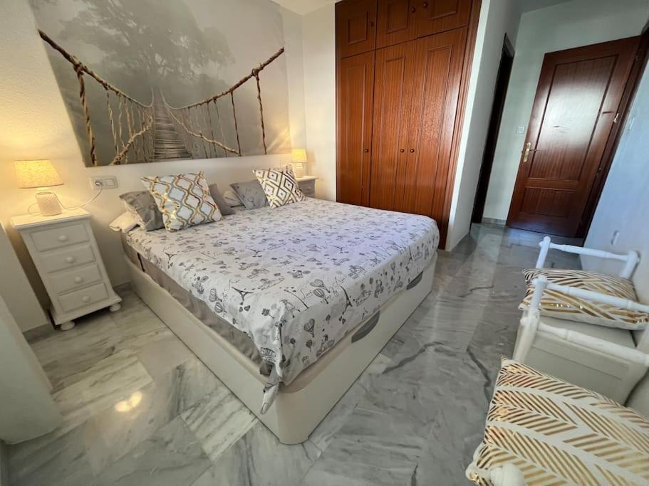 Piso En Casco Junto A Playa Piscina In Summer Season Apartment Marbella