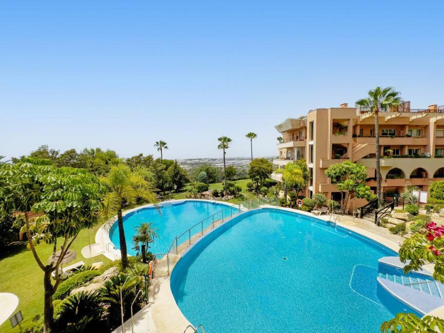 Ubicacion Y Vistas Panoramicas En Nueva Andalucia - Magna 108