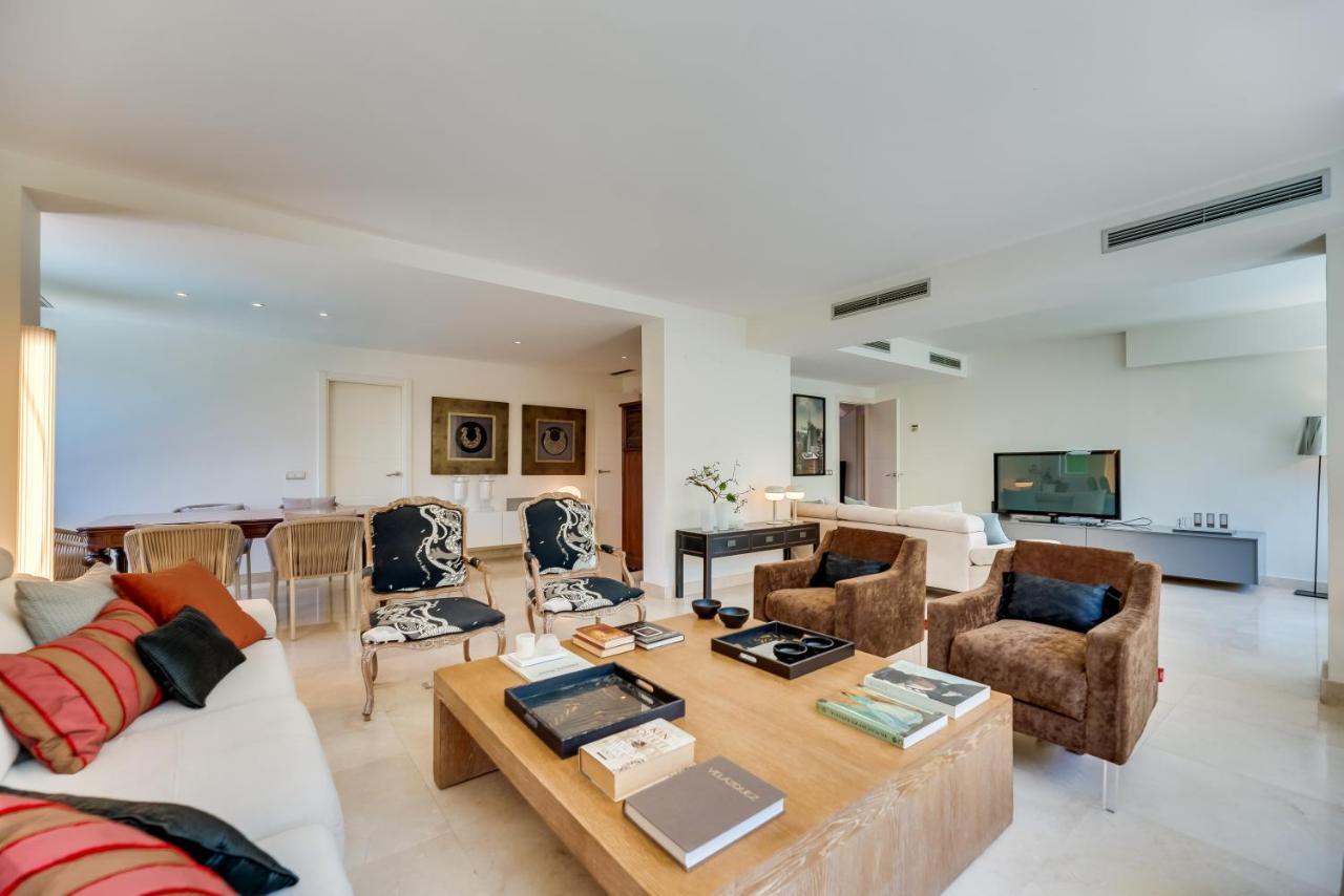 Villa Vacation I Fuentes, Prime Location, Perfect For Families And Big Groups, Shared Pool