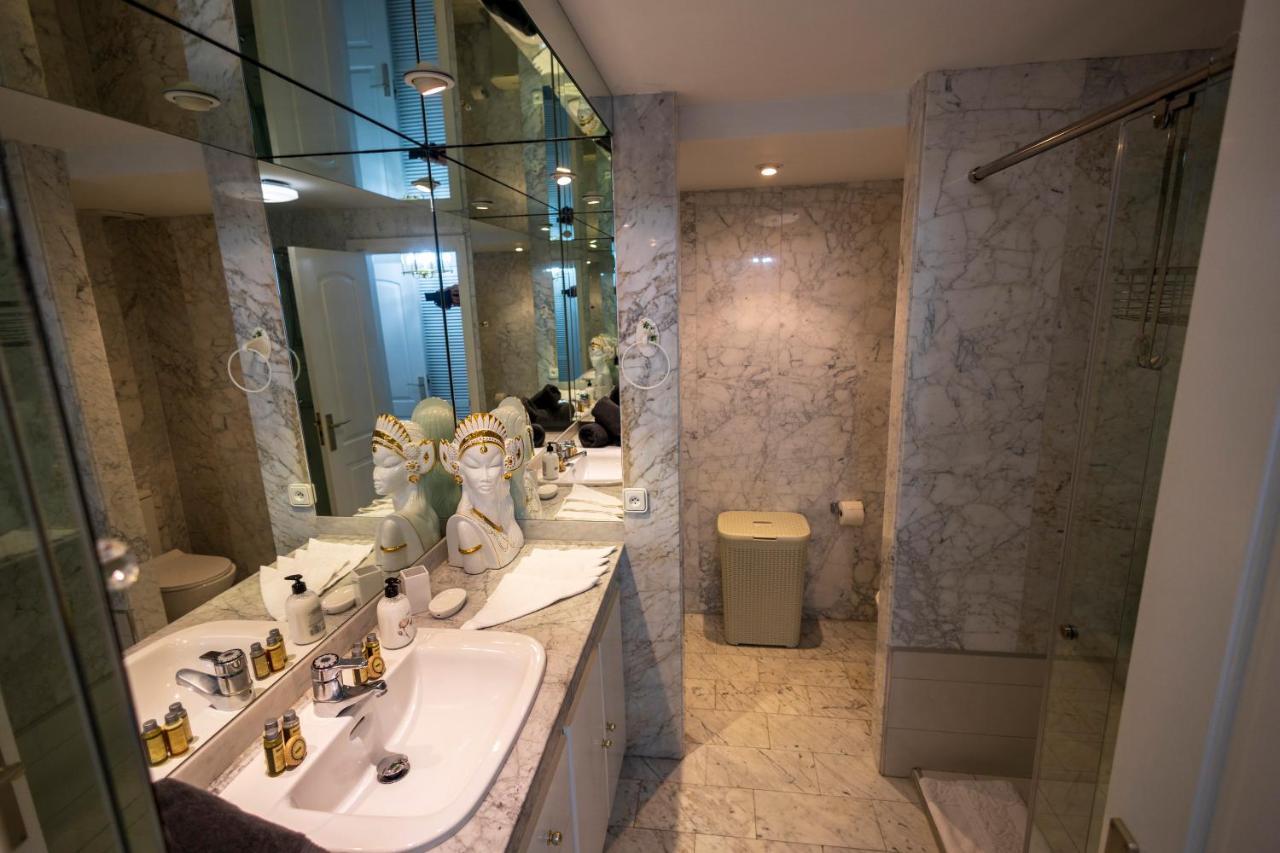 Beachfront Luxury Appartment, Playas Del Duque, Puerto Banus, Apartamento *