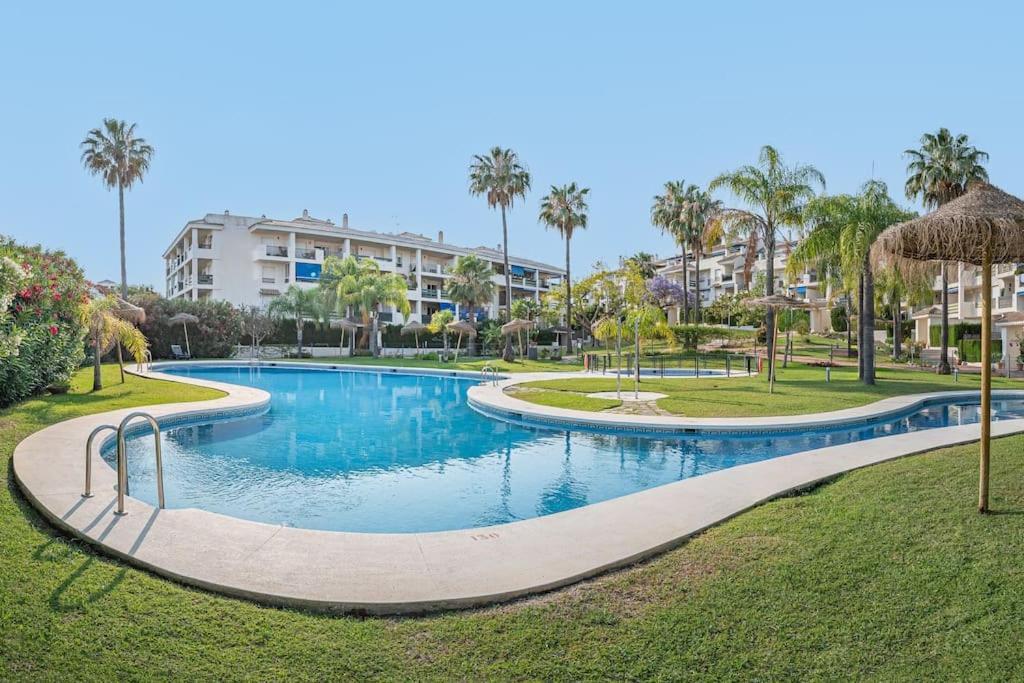 Flat -puerto Banus -6 A 8 Persons-pool-parking *