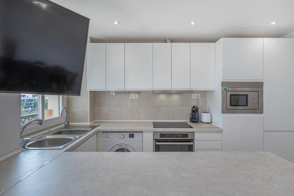 Flat -puerto Banus -6 A 8 Persons-pool-parking Apartment *