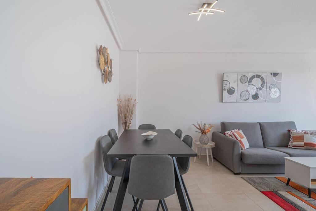 Flat -puerto Banus -6 A 8 Persons-pool-parking *