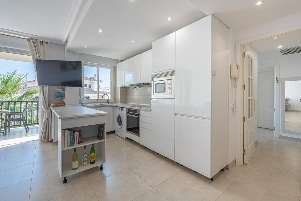 Apartment Flat -puerto Banus -6 A 8 Persons-pool-parking
