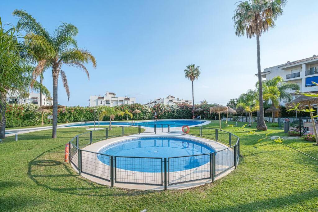 Apartment Flat -puerto Banus -6 A 8 Persons-pool-parking