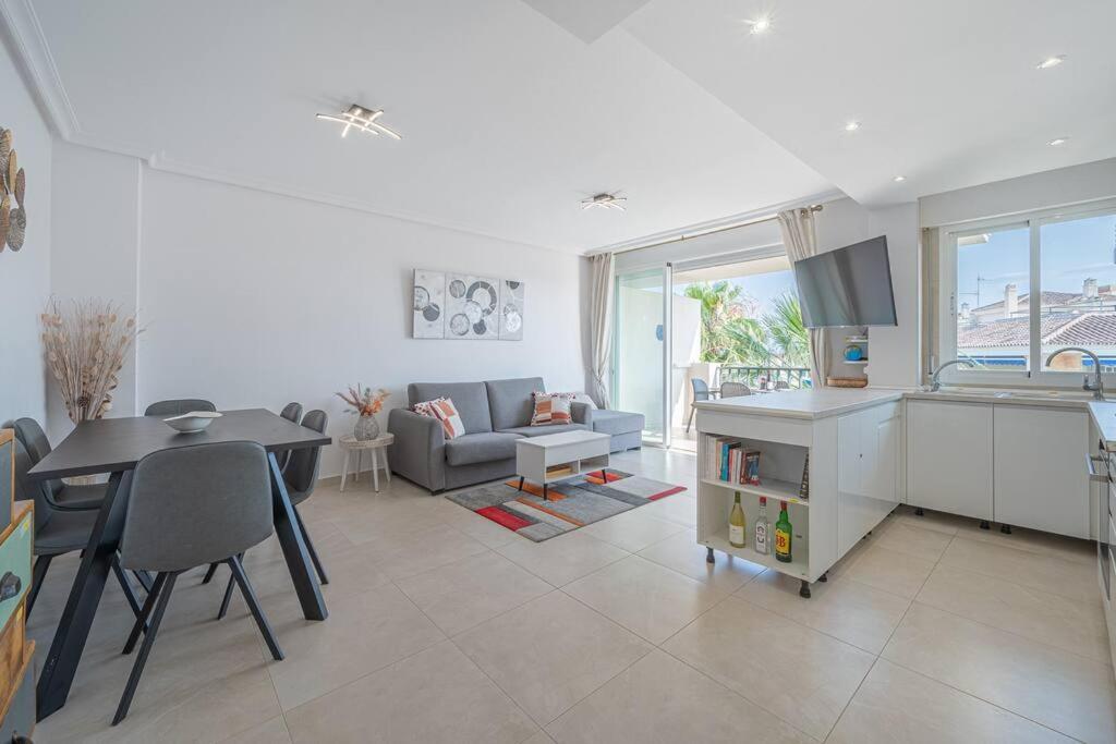 Apartment Flat -puerto Banus -6 A 8 Persons-pool-parking Marbella