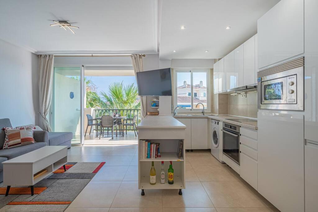 Flat -puerto Banus -6 A 8 Persons-pool-parking