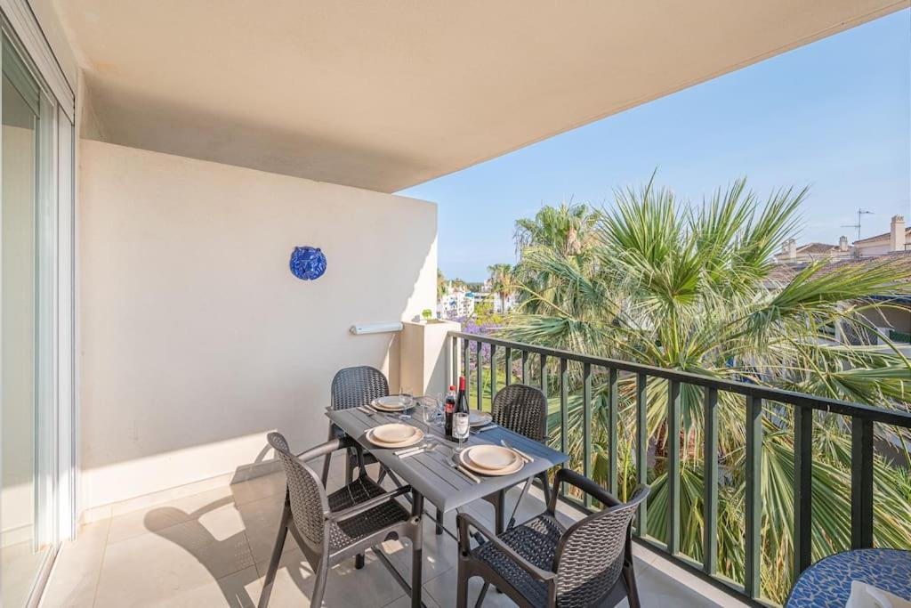 Apartment Flat -puerto Banus -6 A 8 Persons-pool-parking *