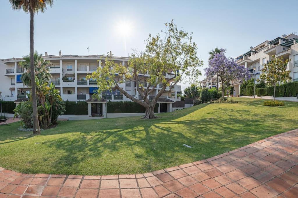 Flat -puerto Banus -6 A 8 Persons-pool-parking *