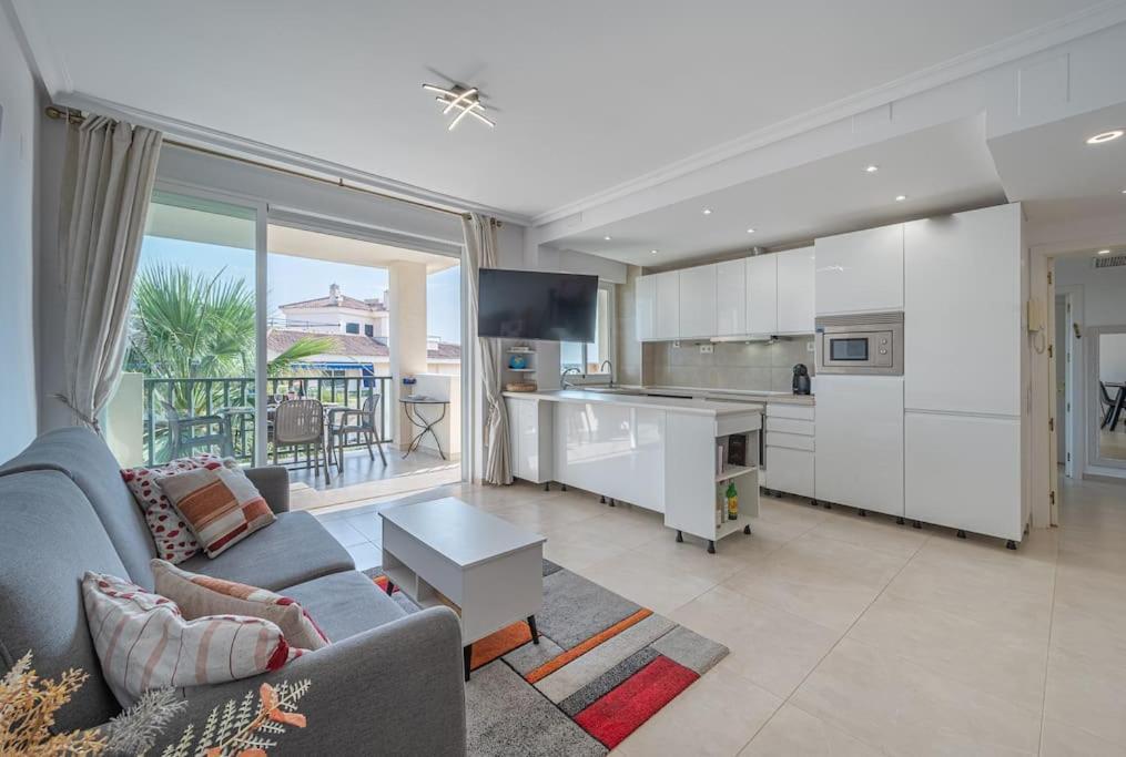 Flat -puerto Banus -6 A 8 Persons-pool-parking